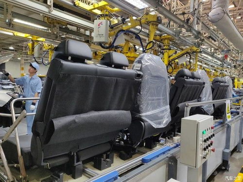 參觀上汽臨港工廠見證榮威汽車的制造過程 榮威rx8